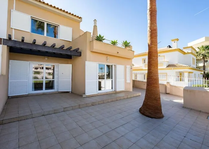 By Intiholidays 吉亚