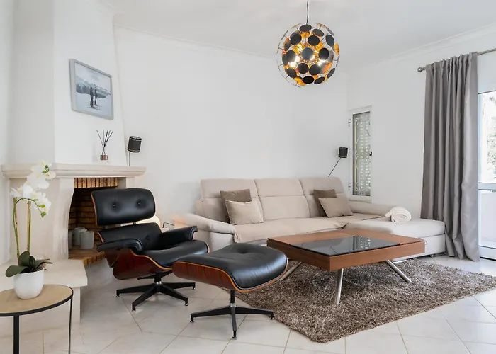 Holiday home By Intiholidays