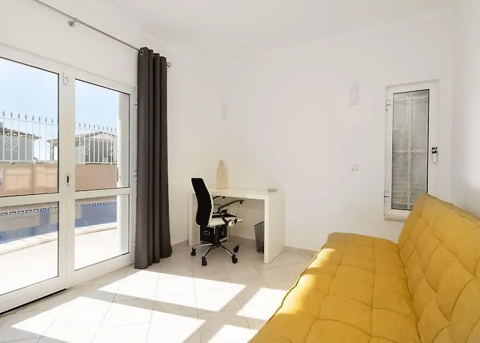 By Intiholidays Guia (Faro)