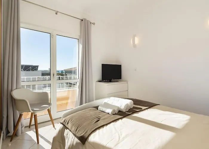 Holiday home By Intiholidays *