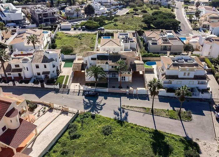 By Intiholidays Guia (Faro)